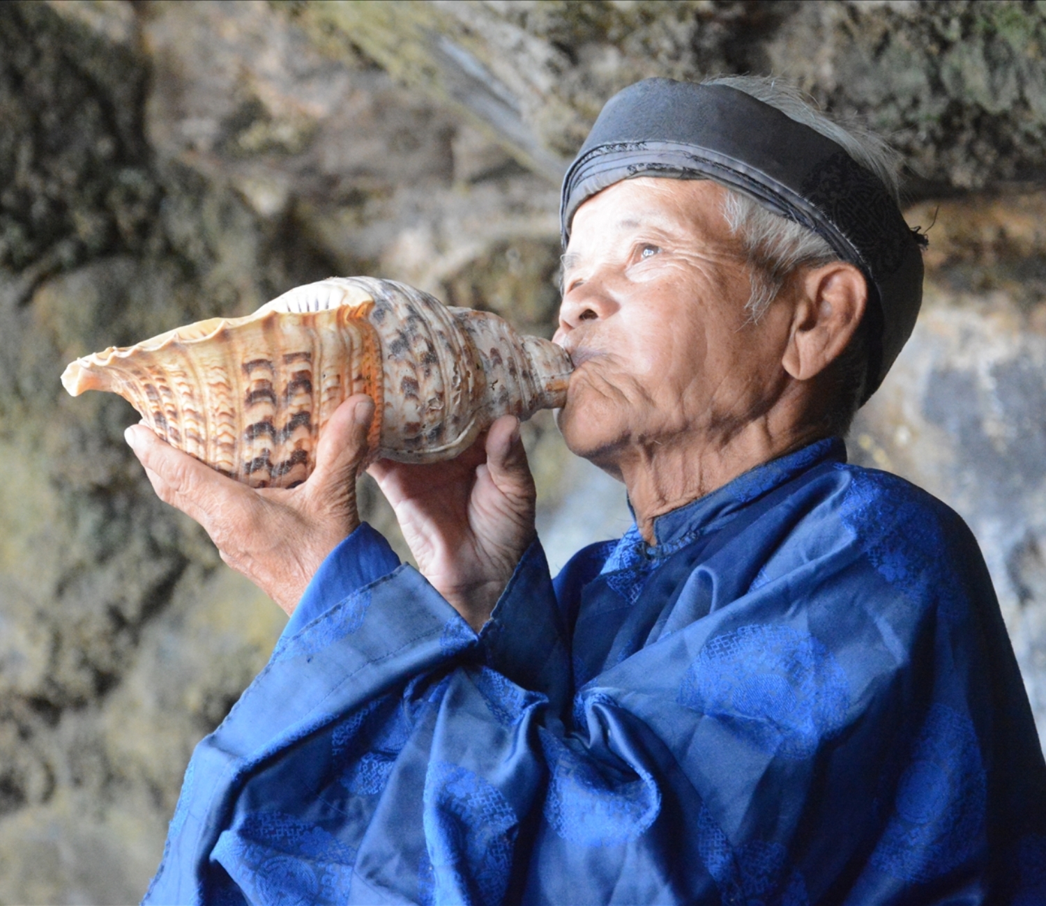 Người thổi ốc u Lý Sơn