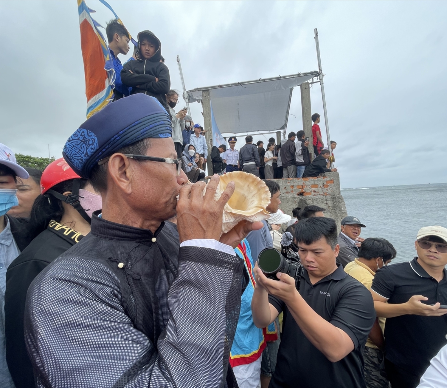 Người thổi ốc u Lý Sơn