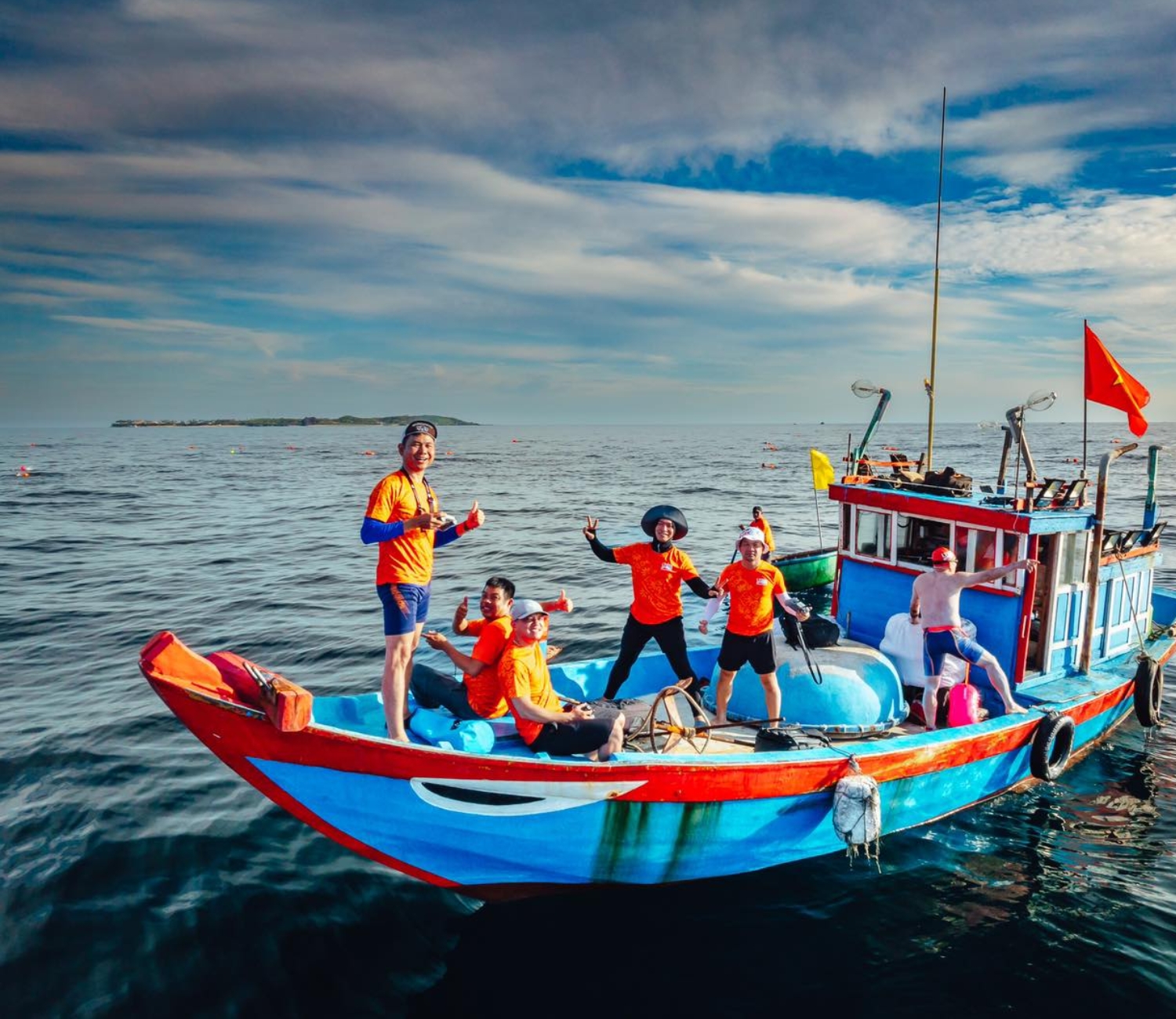 Giải bơi vượt biển Lý Sơn