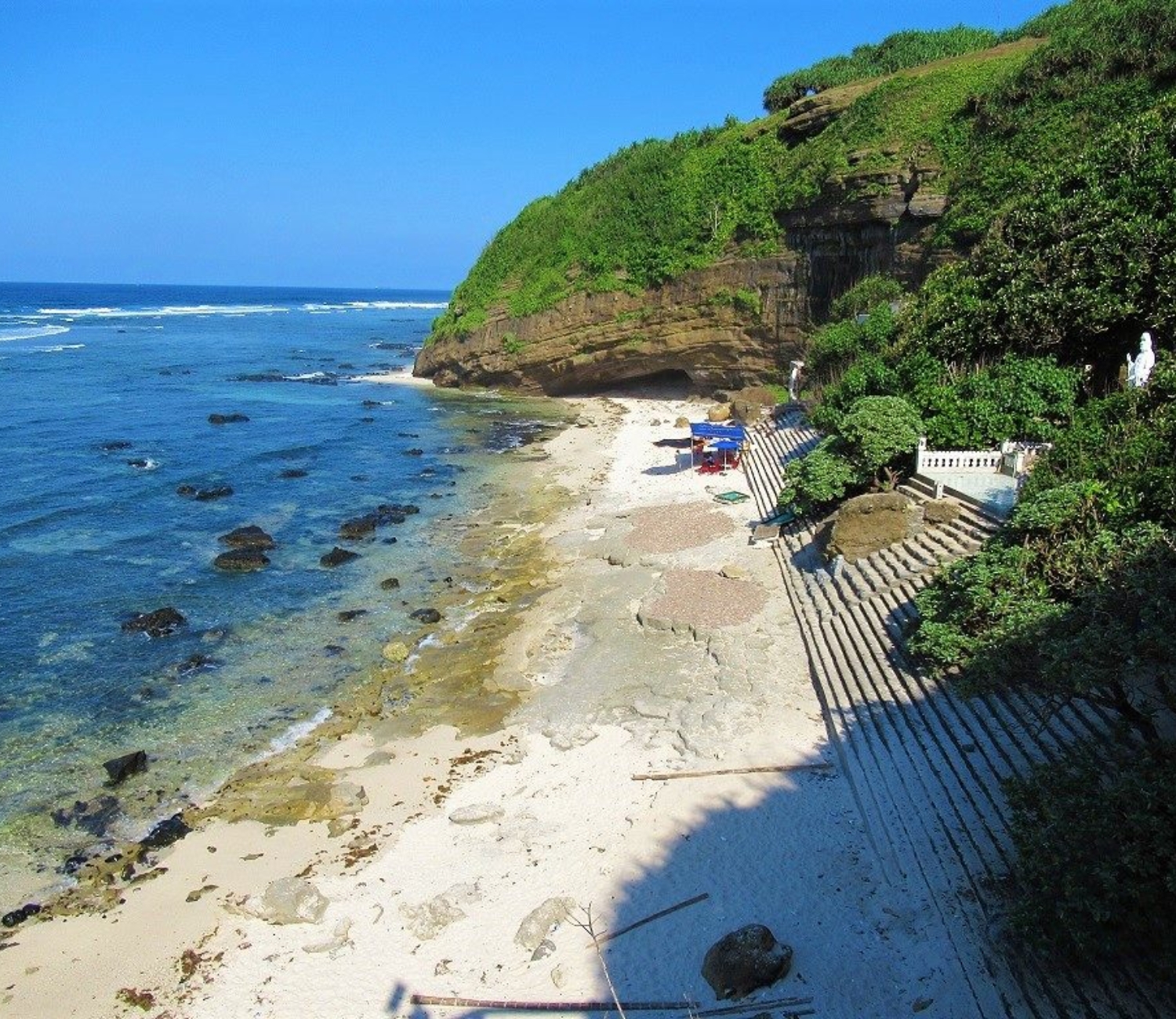 Chùa Hang Lý Sơn
