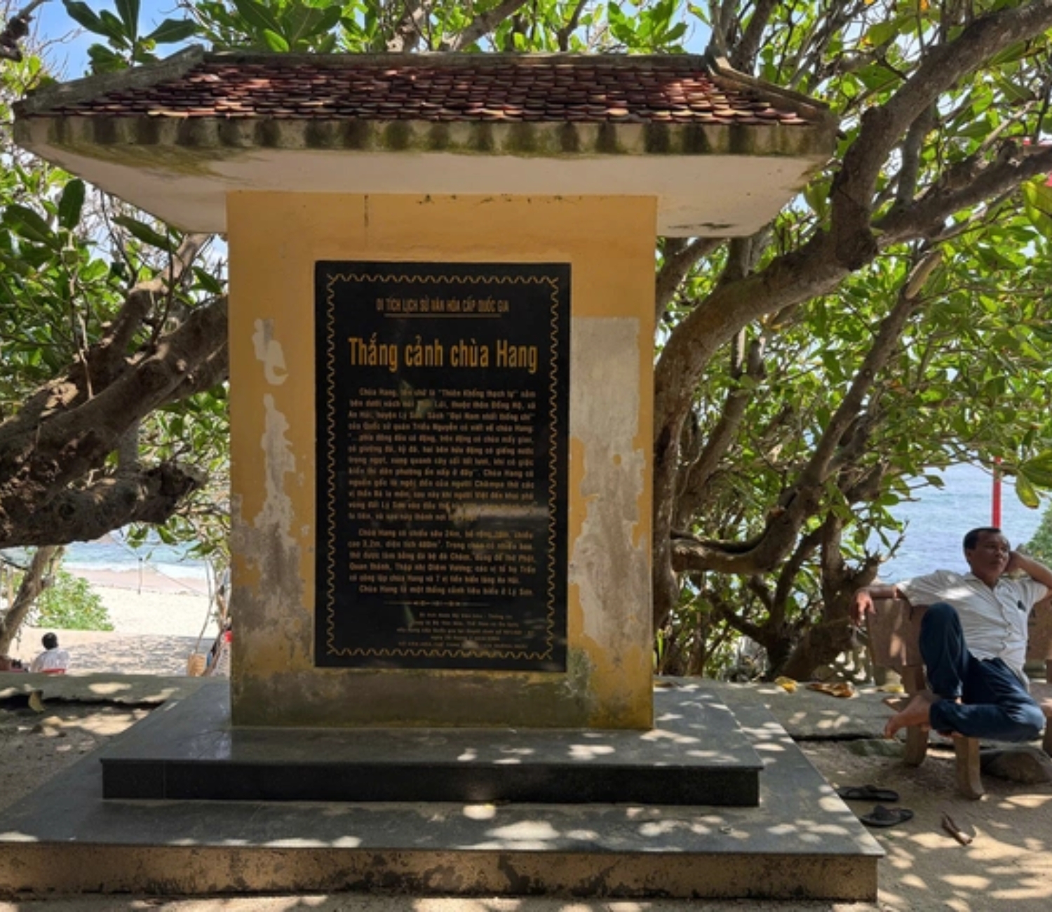 Chùa Hang Lý Sơn
