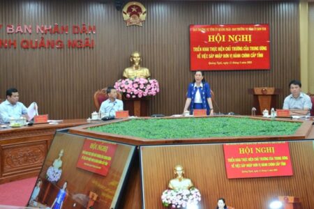 Quang cảnh buổi làm việc